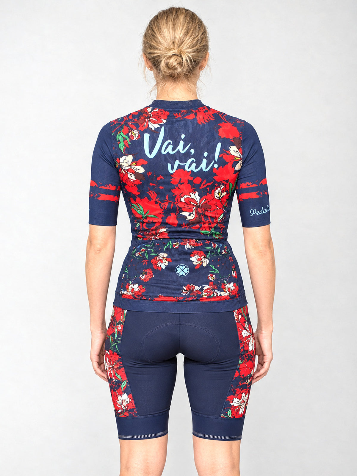 Model wearing the Fiore Rosso kit, back view